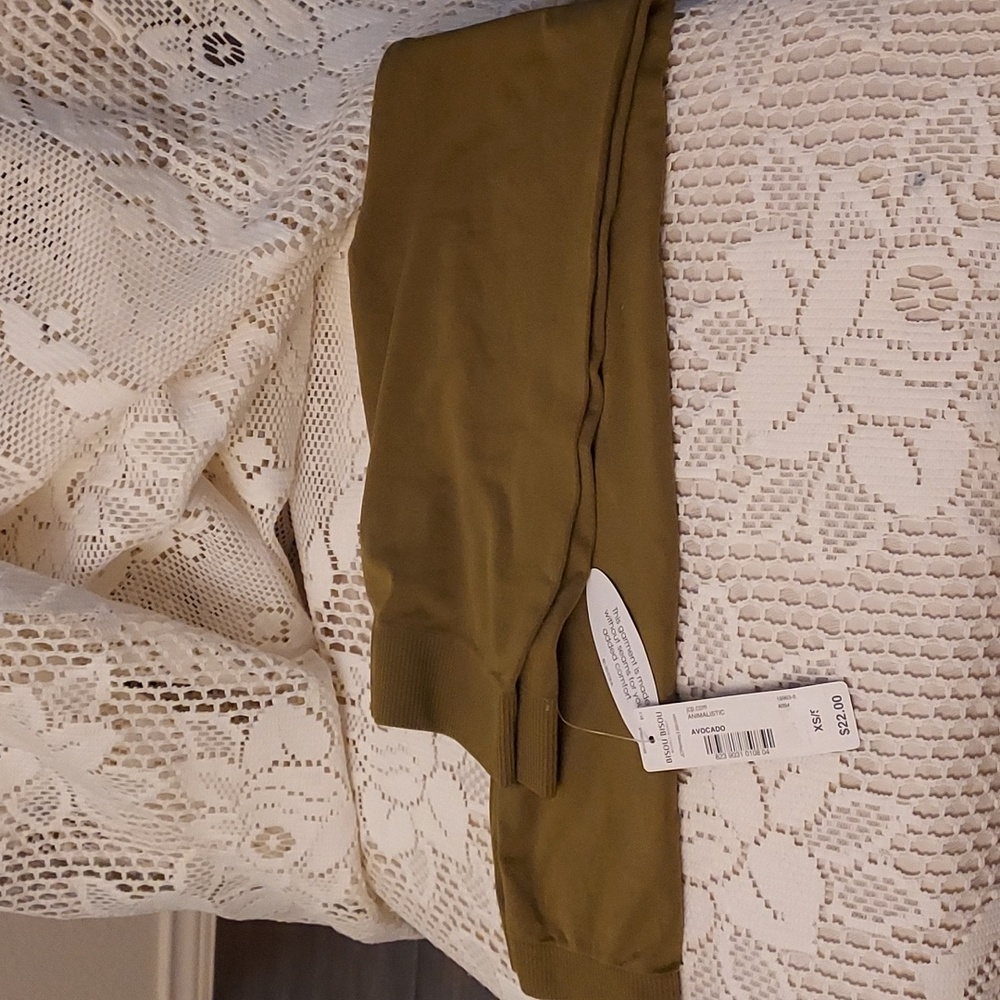 Nwt BISOU avocado green. This garment is made without seams